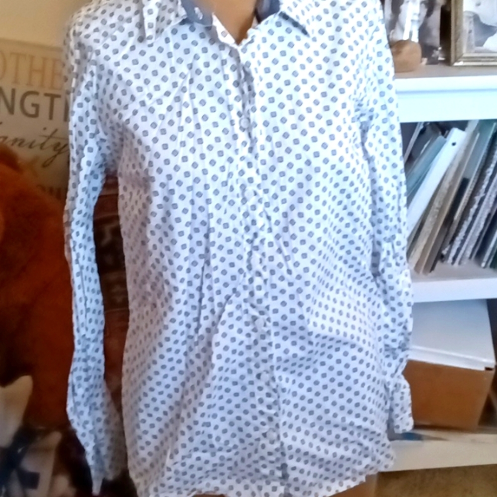 A button up shirt long sleeve